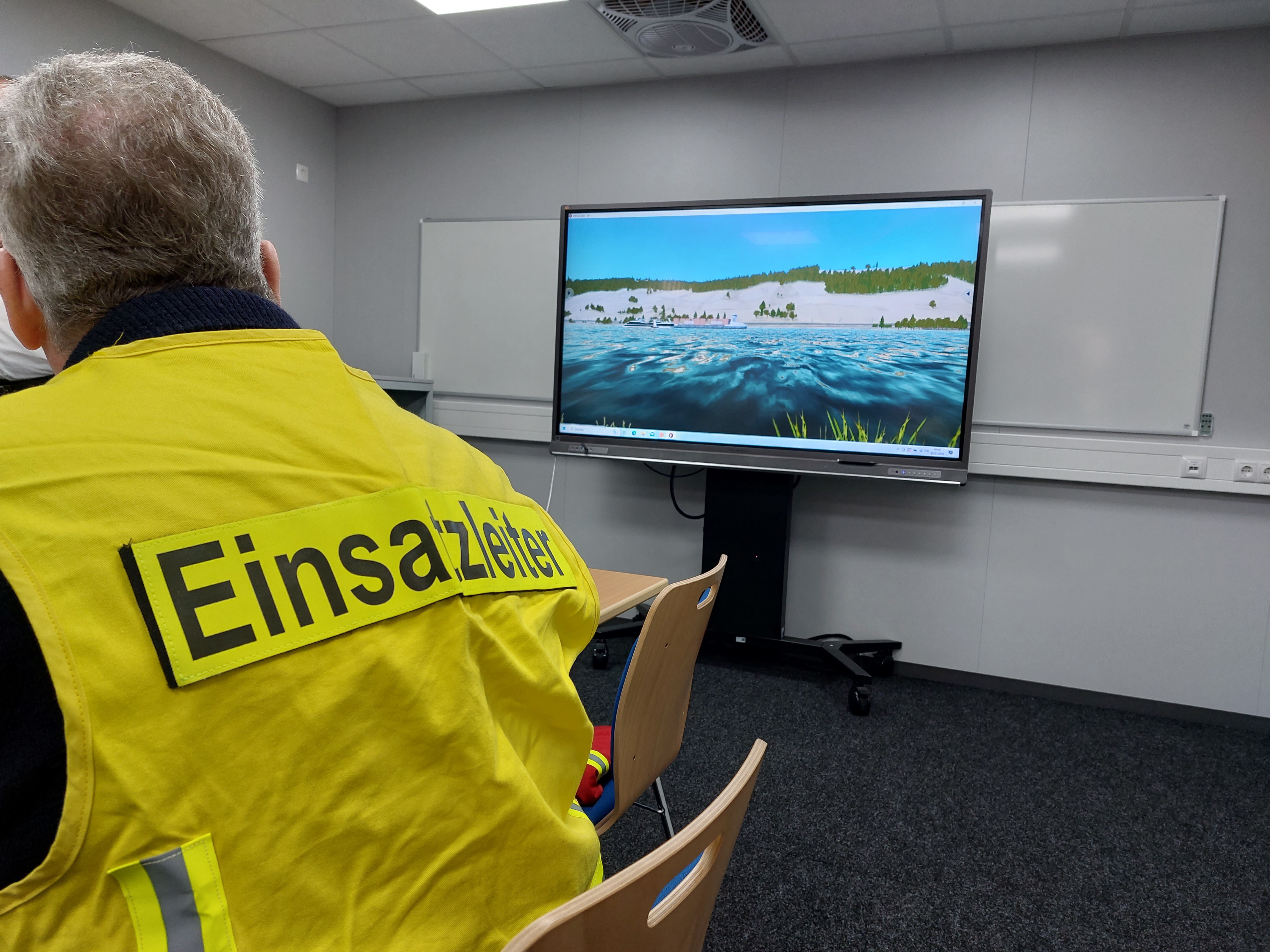 Bild 2: Einsätze auf Binnenwasserstraßen sind oft durch eine Alarmierung mehrerer Gebietskörperschaften geprägt, daher ergibt sich ein hoher Koordinationsaufwand für die Einsatzleitung. (Bild: LFKA)